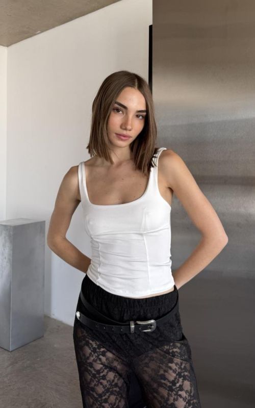 MUSCULOSA MICROFIBRA CUELLO CUADRADO CON RECORTES – ART. 118