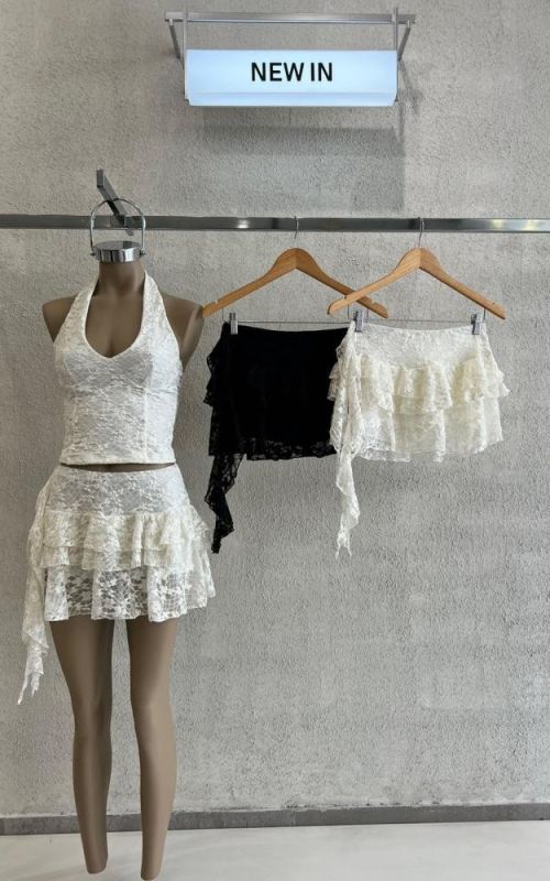 SKORT ENCAJE BERRY VOLADO CON TIRA – ART. 572