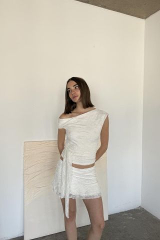TOP IRREGULAR ENCAJE CON LAZO – ART. 75